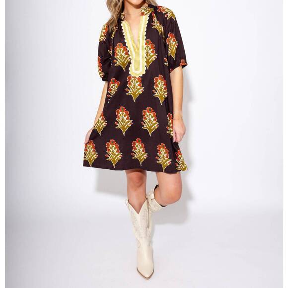THML Dresses & Skirts - NEW THML petal stripe v-neck dress in black